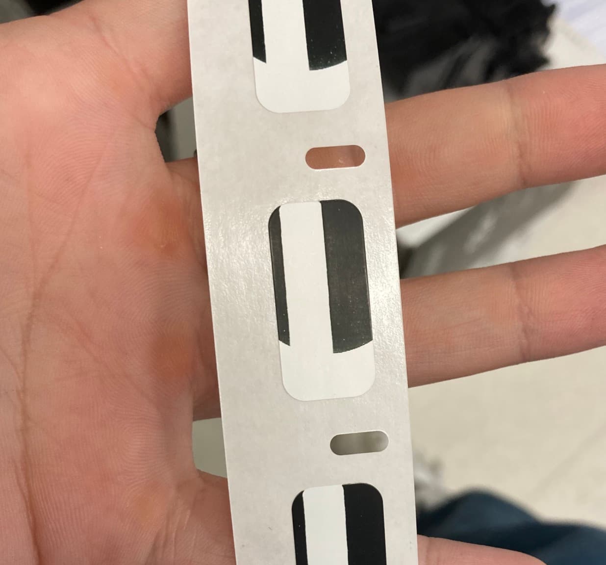 How do I fix white vertical bars or blank labels?